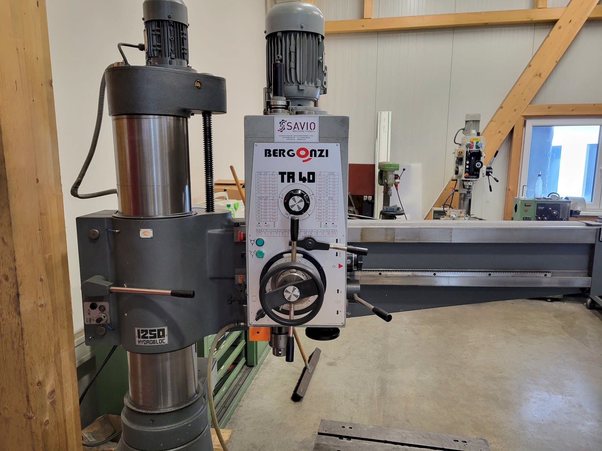 Vooraanzicht  van BERGONZI TR40/1250H  machine