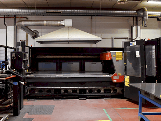 Vooraanzicht van AMADA FO-3015 machine