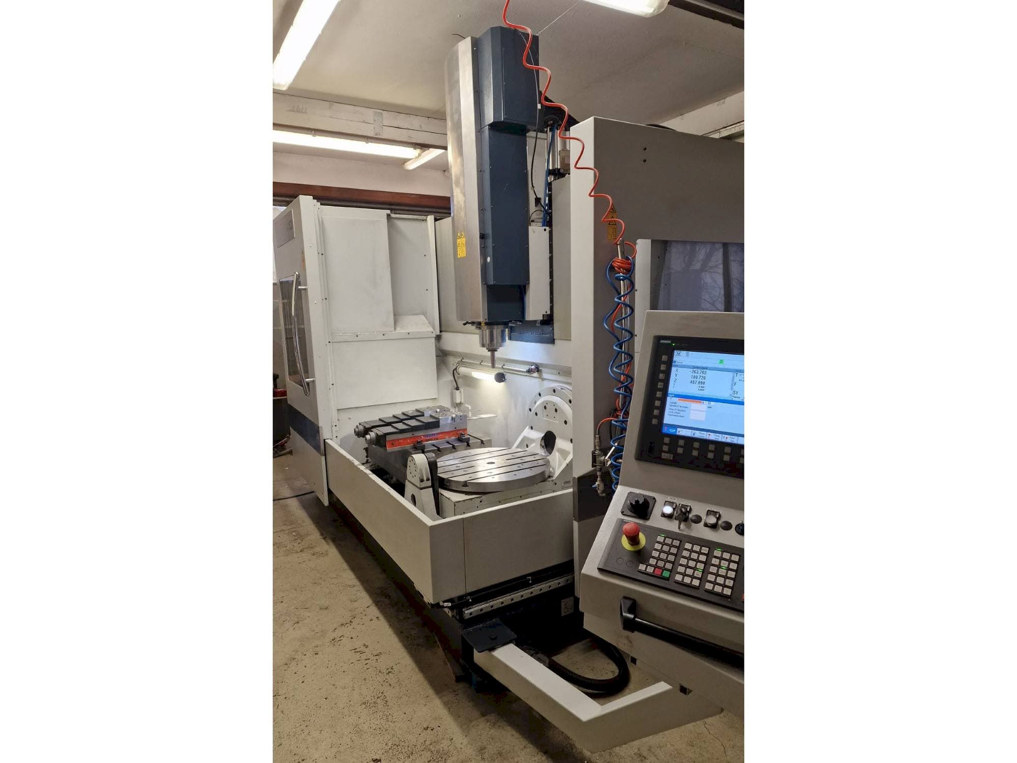 Vooraanzicht van SPINNER U5 1520 machine