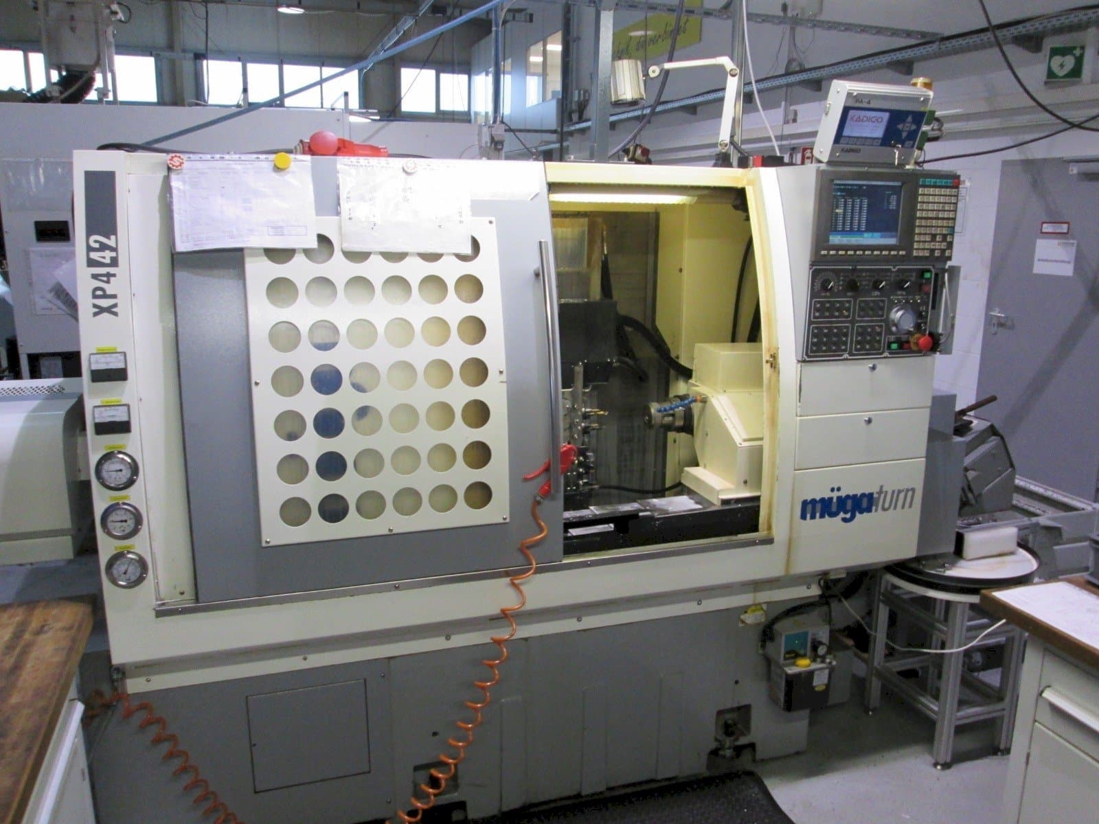 Vooraanzicht van Muga XP4 42SM machine