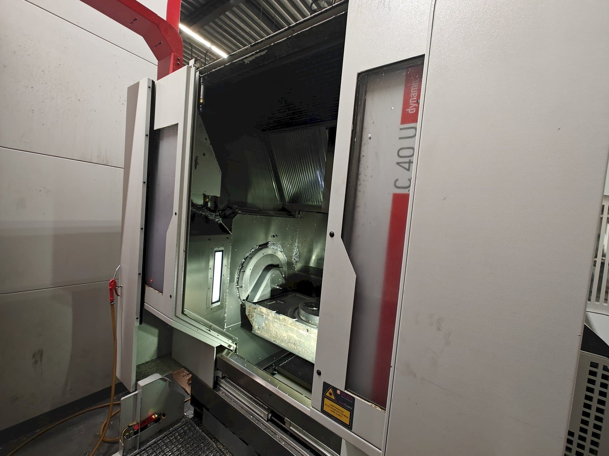 Vooraanzicht  van HERMLE C 40 U  machine