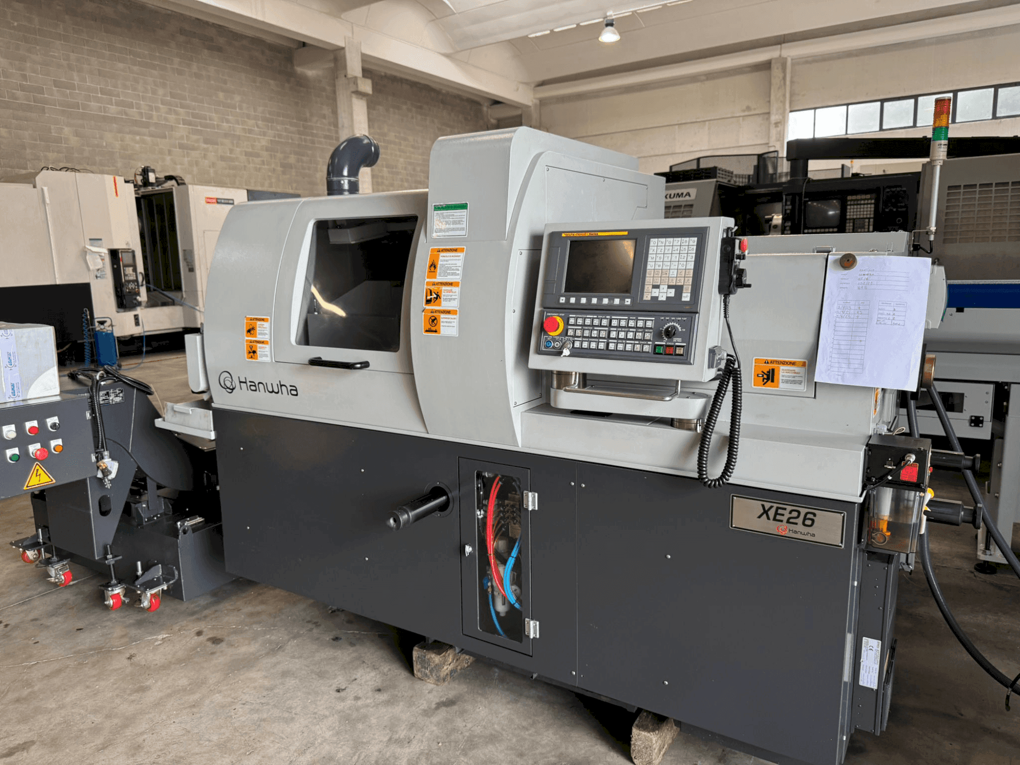 Vooraanzicht van Hanwha XE 26 H machine