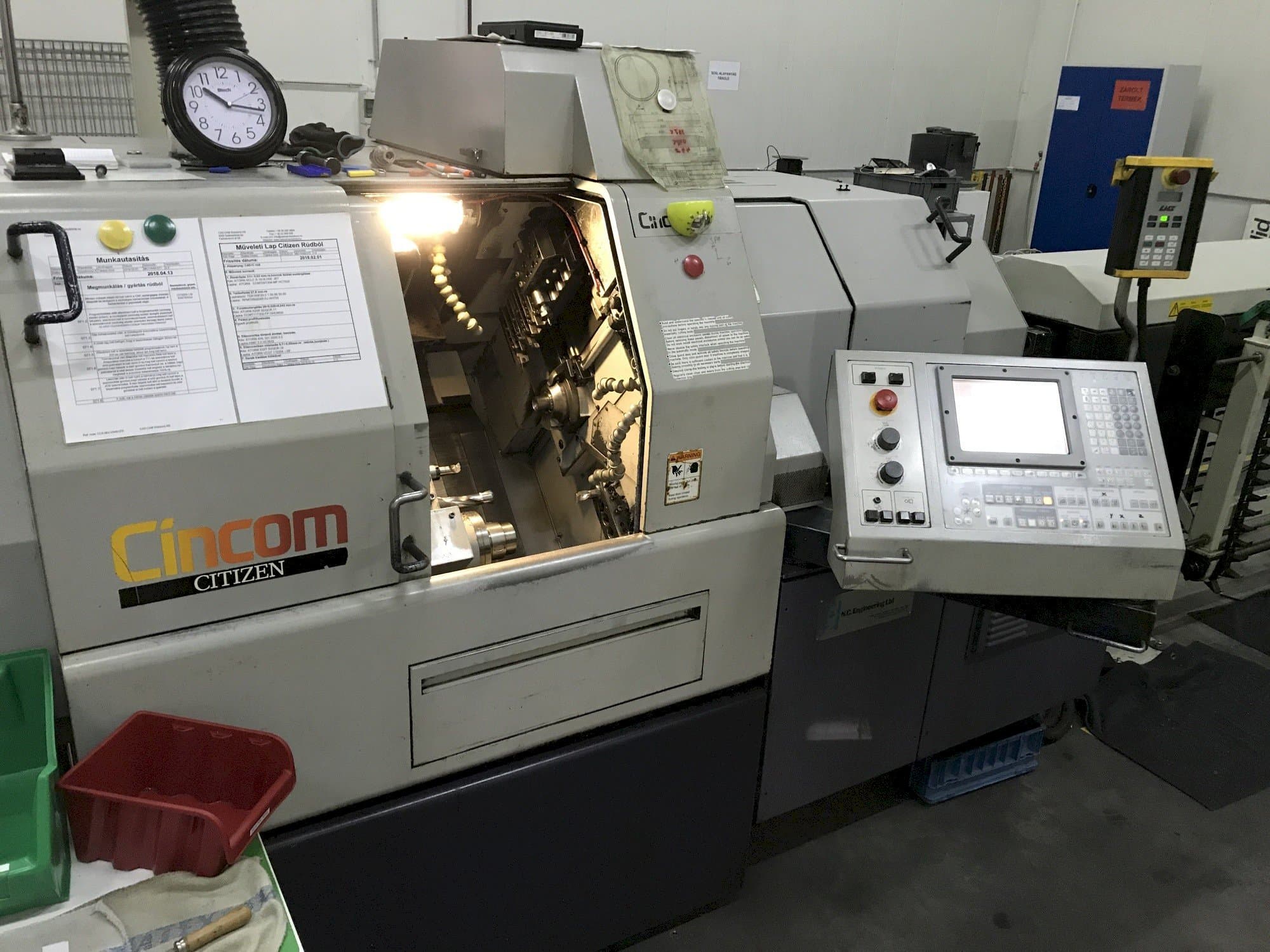 Vooraanzicht van Citizen Cincom L32 machine