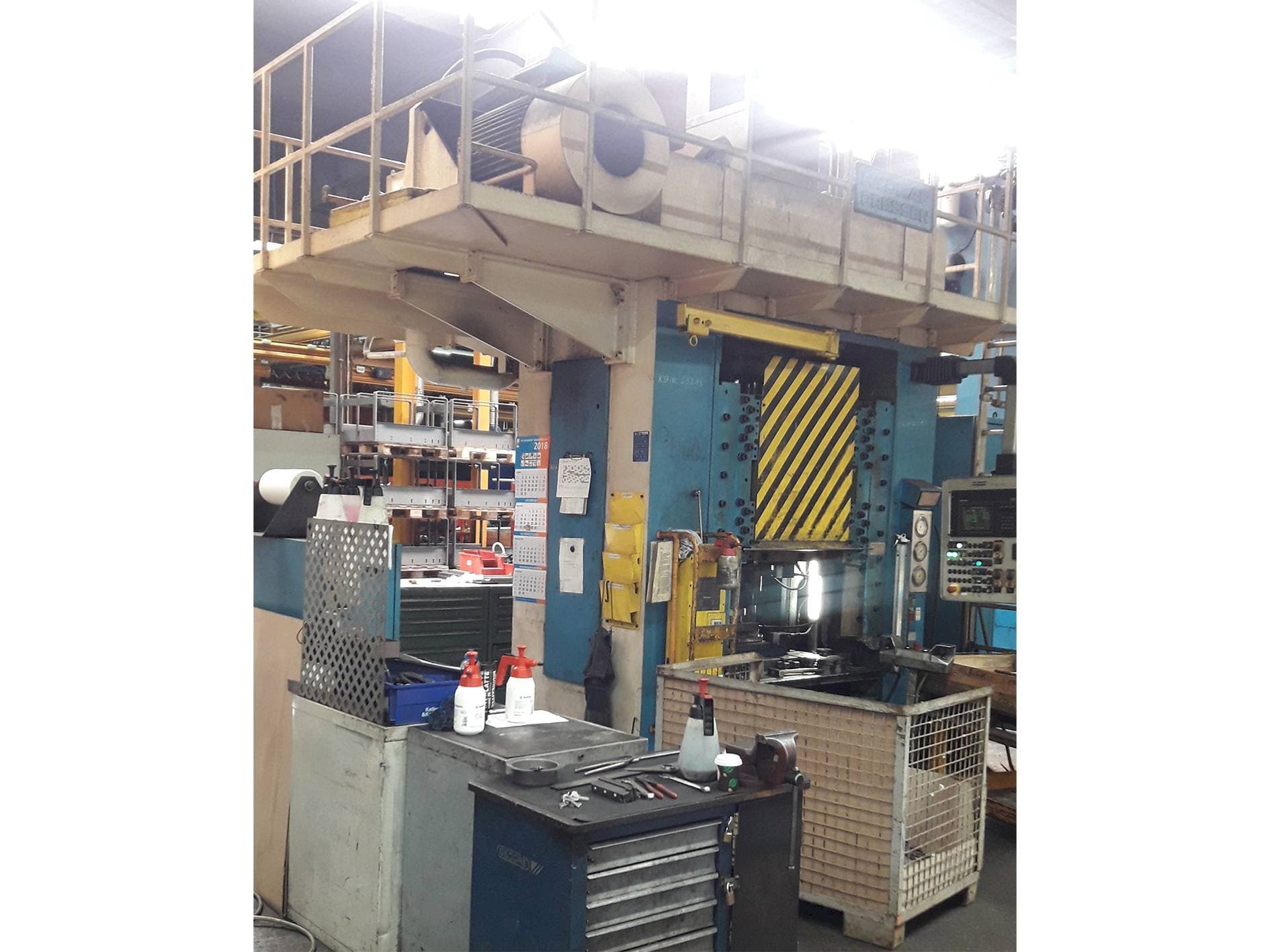 Vooraanzicht van HYDRAP HPDZB 250 machine