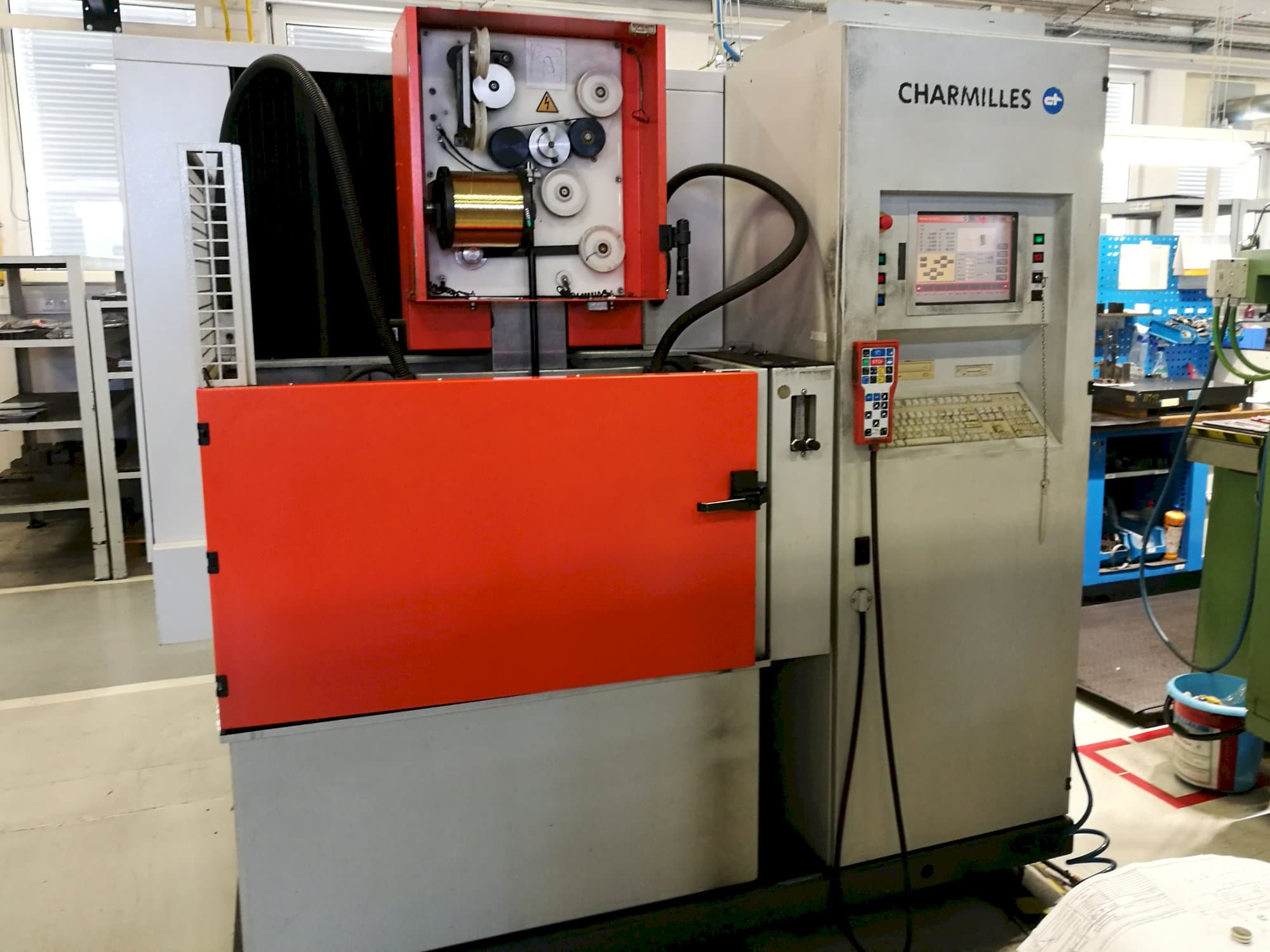 Vooraanzicht  van CHARMILLES ROBOFIL 240 SL machine