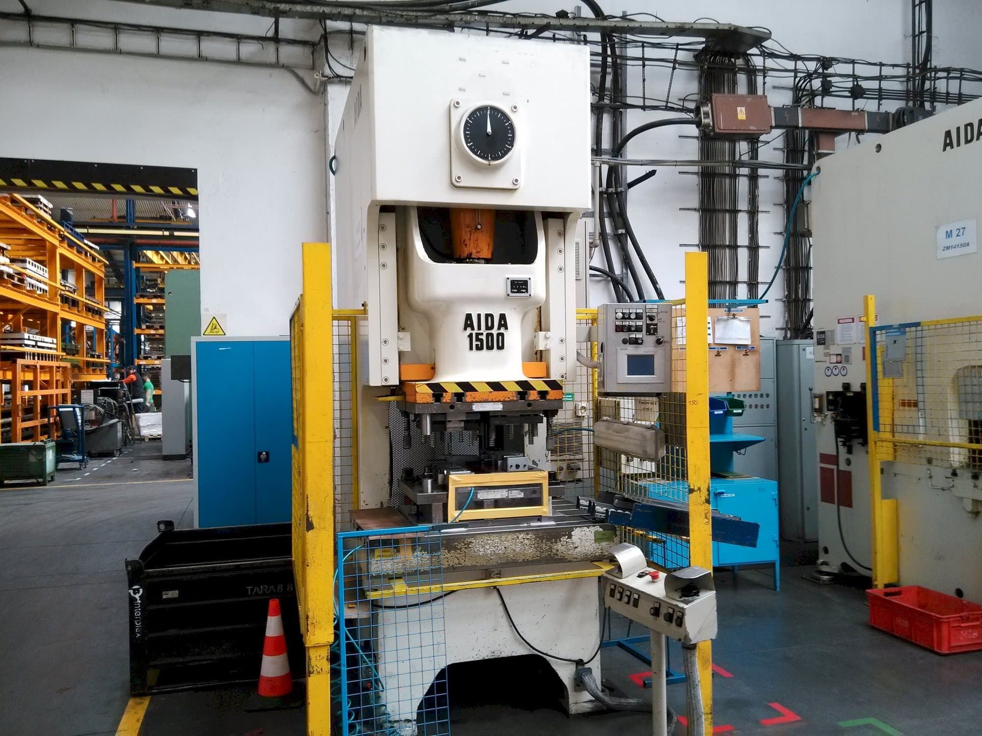 Vooraanzicht  van AIDA NC 1-1500  machine