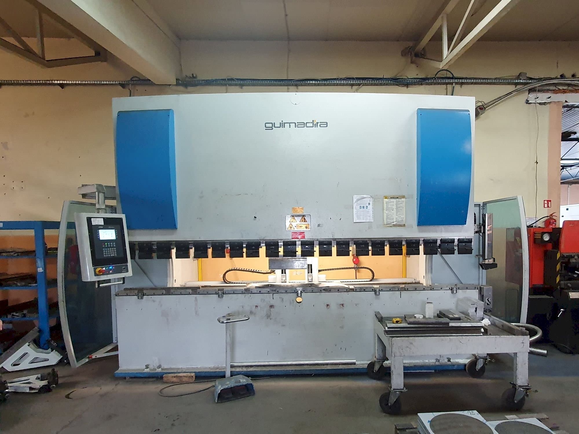 Vooraanzicht  van ADIRA PMO-16040PLS  machine