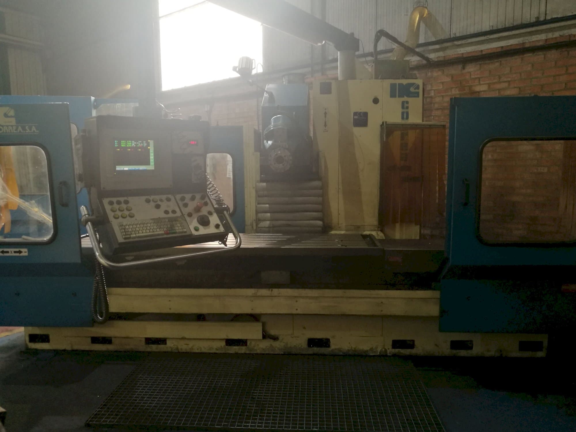 Vooraanzicht van Correa CF 22/25 machine