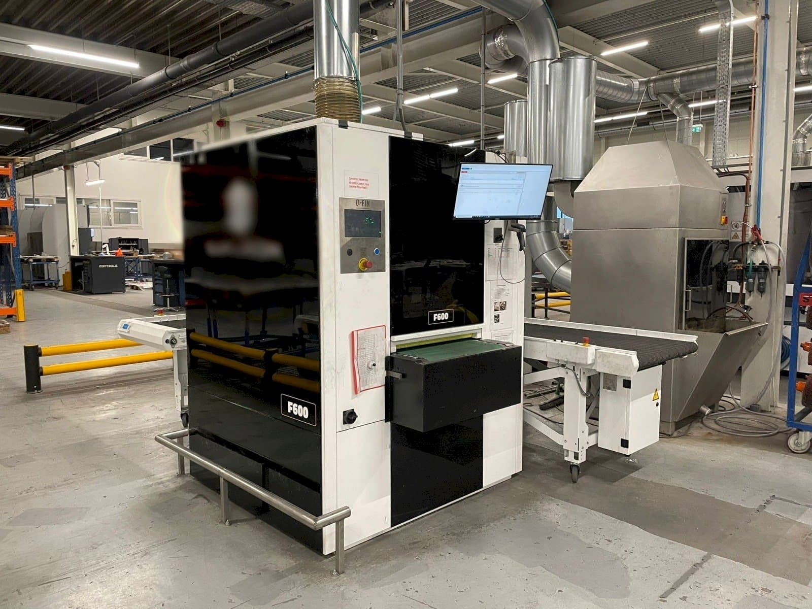 Vooraanzicht  van Q-FIN F600  machine