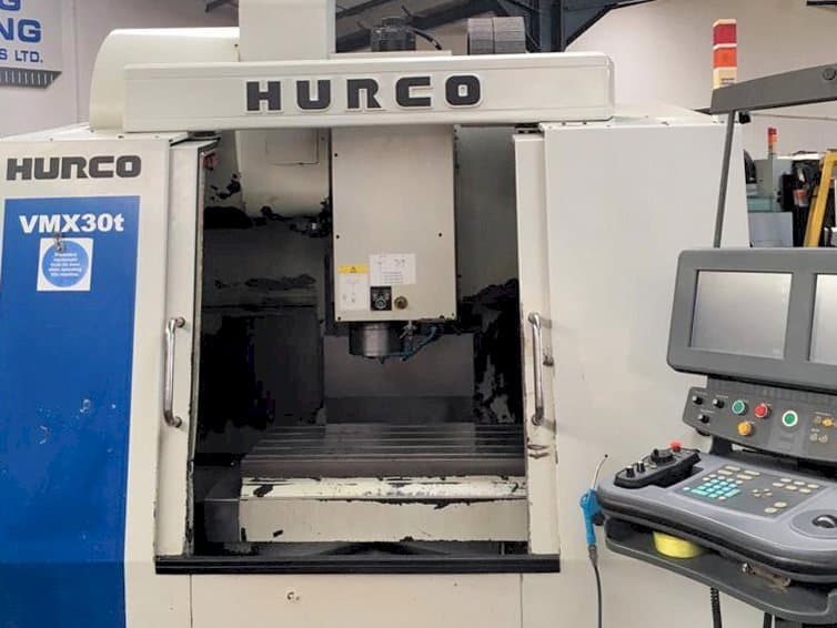 Vooraanzicht van Hurco VMX 30T machine