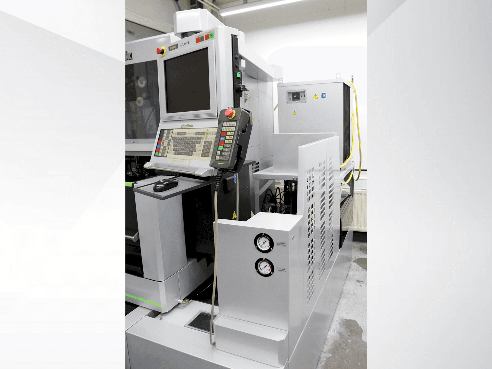 Vooraanzicht van Sodick VL400Q machine