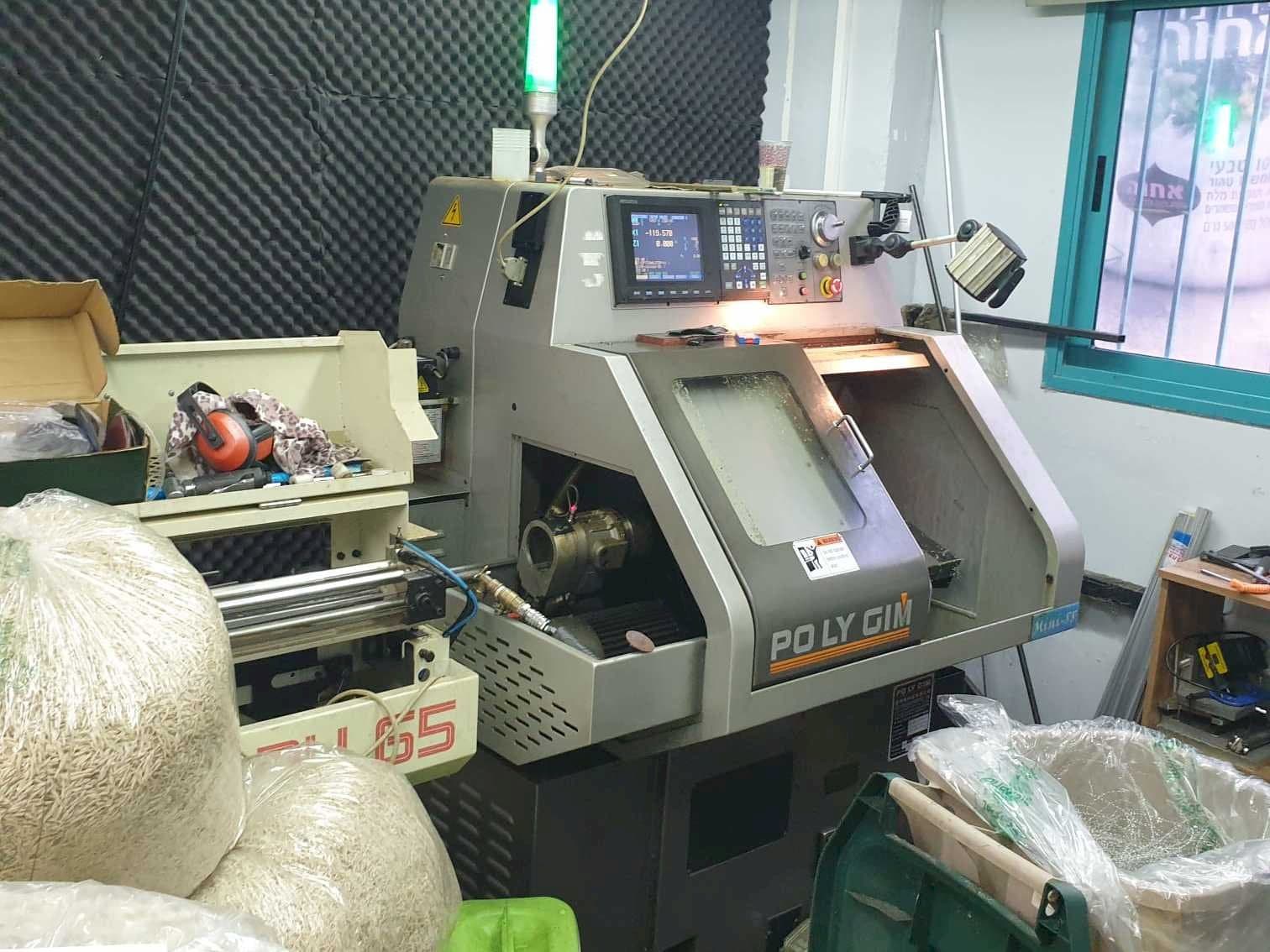 Vooraanzicht van PO LY GIM Mini-88 machine