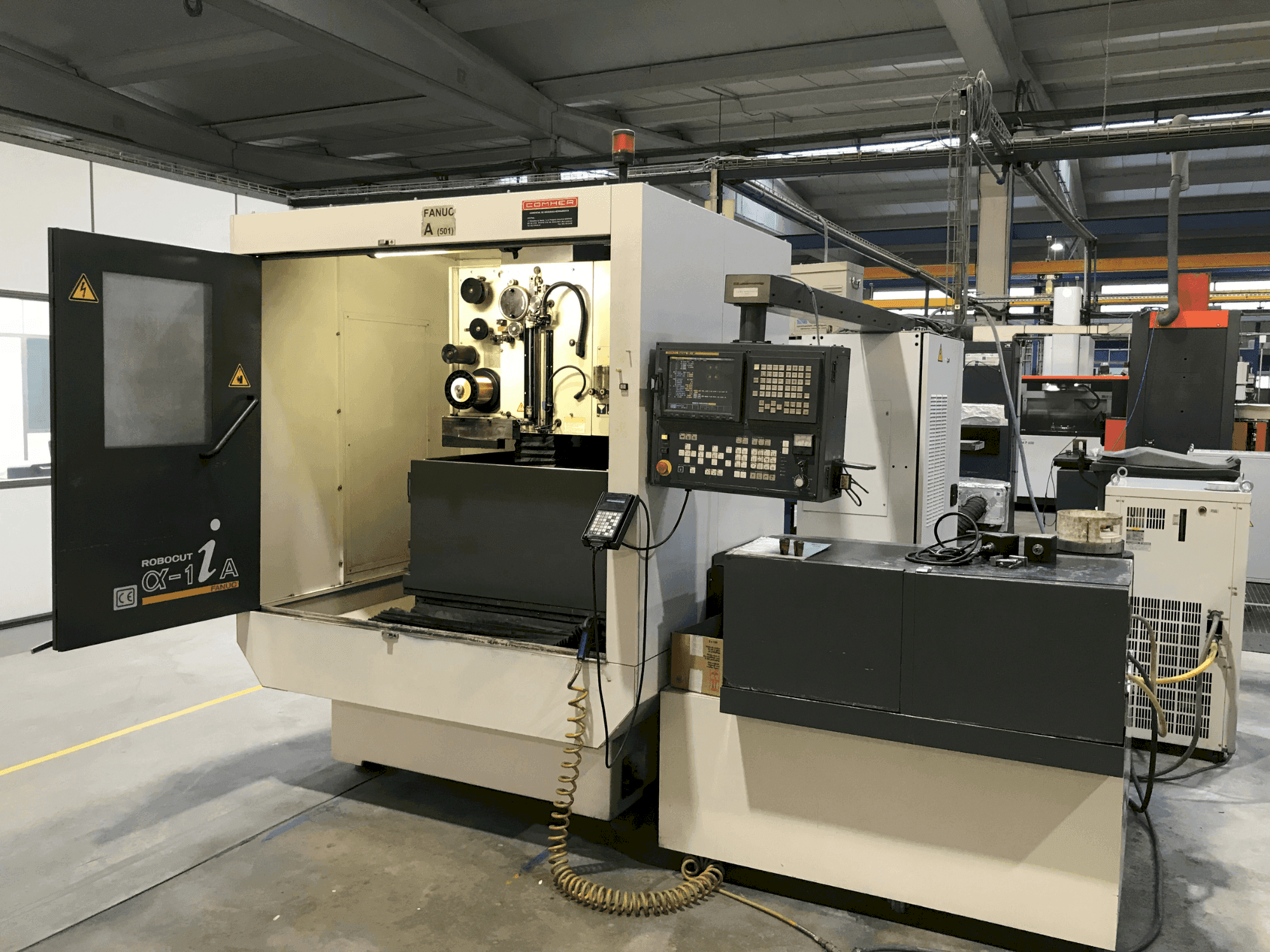Vooraanzicht van FANUC ROBOCUT α-1iA machine