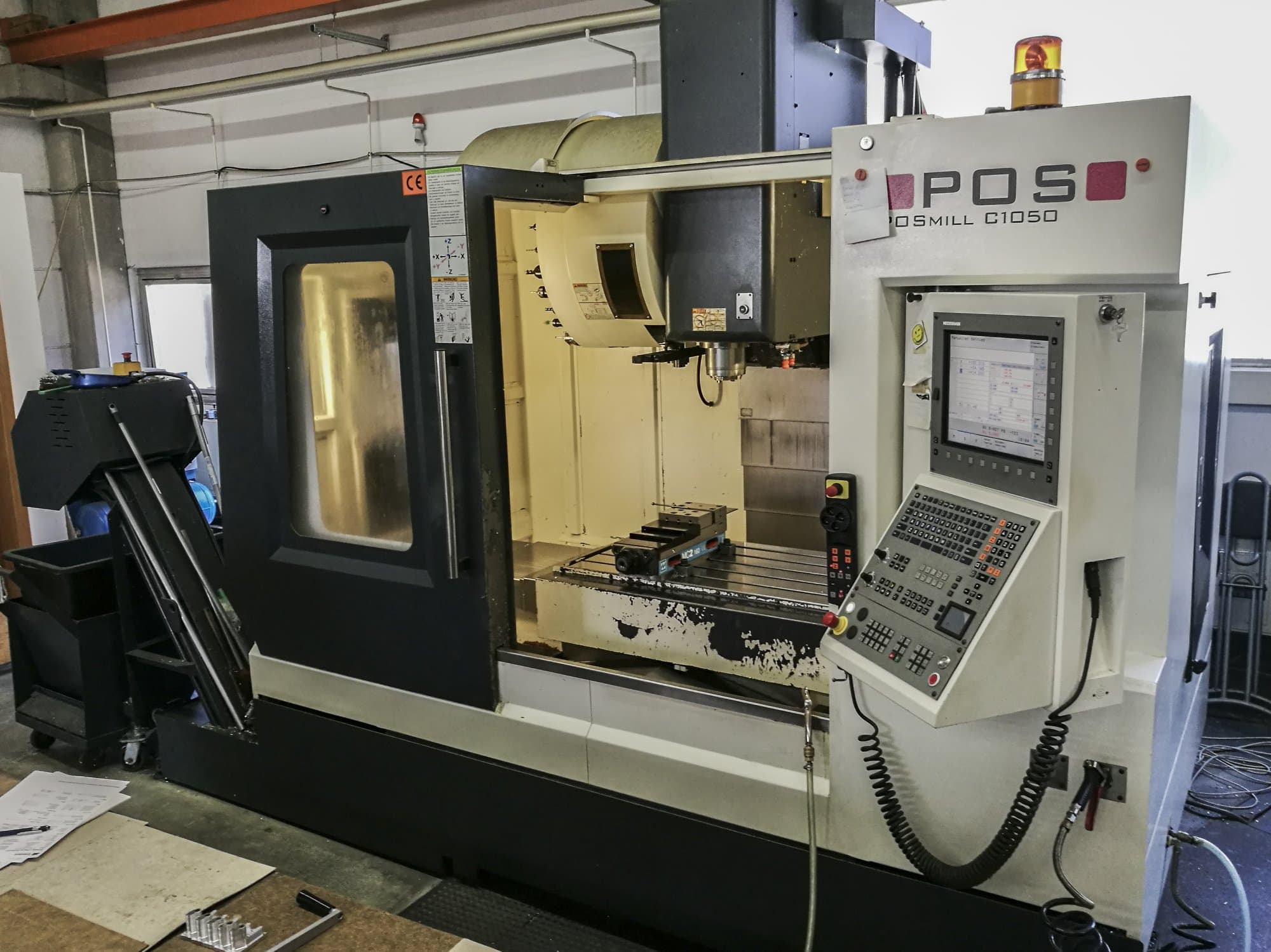 Recht aanzicht van POS POSmill C1050 machine