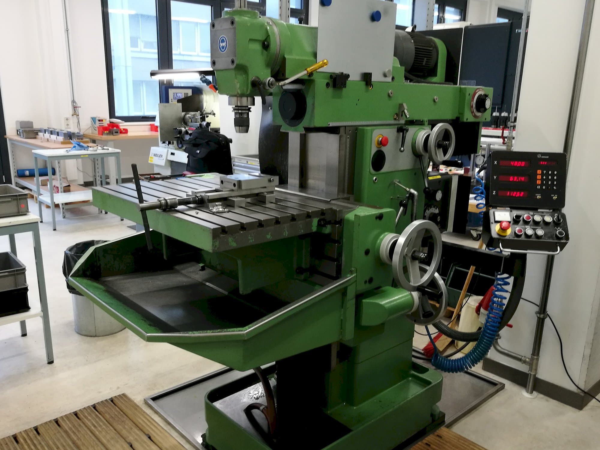 Recht aanzicht van DECKEL FP4M machine