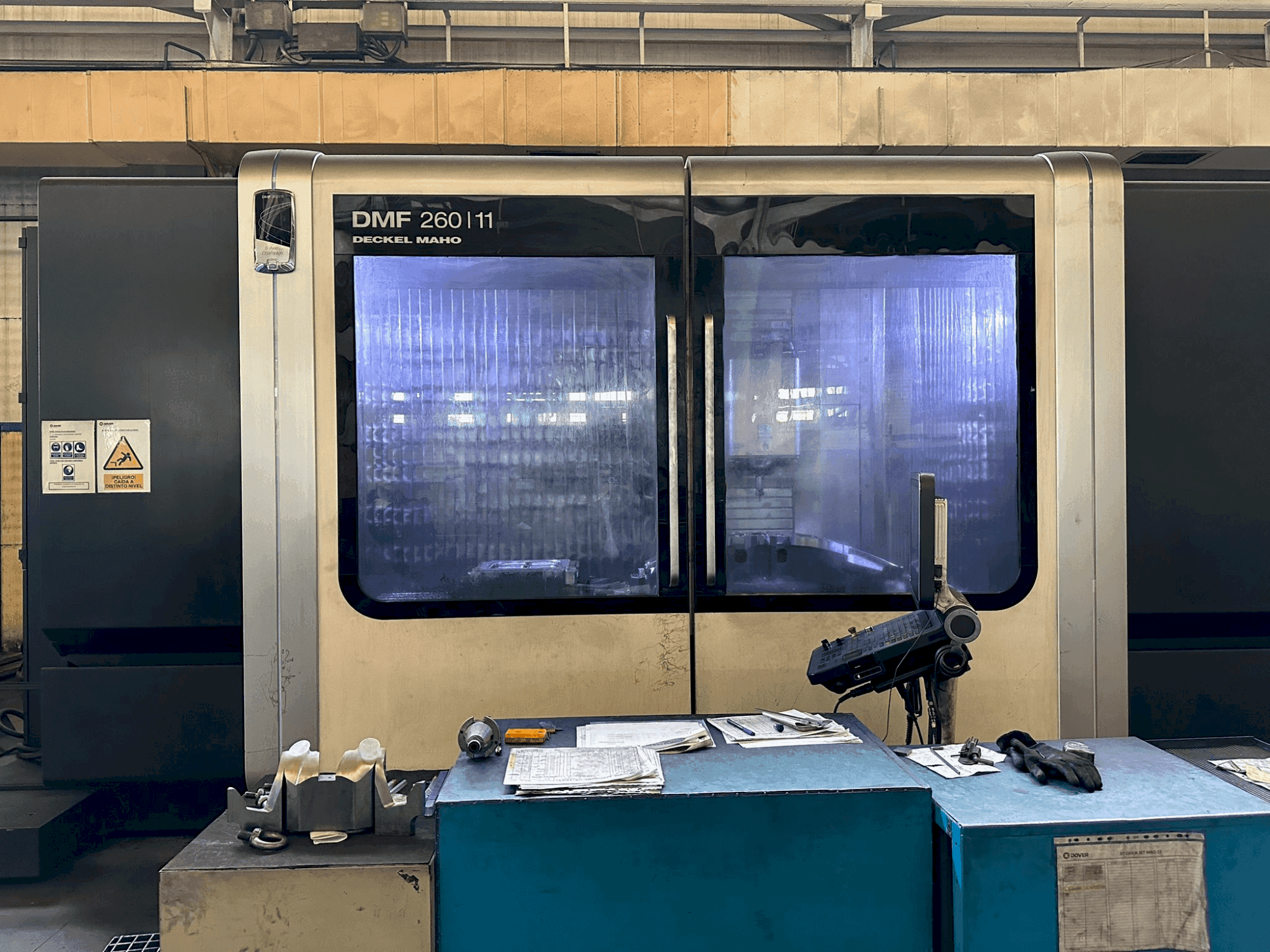 Vooraanzicht van DMG MORI DMF 260-11 (2014) machine