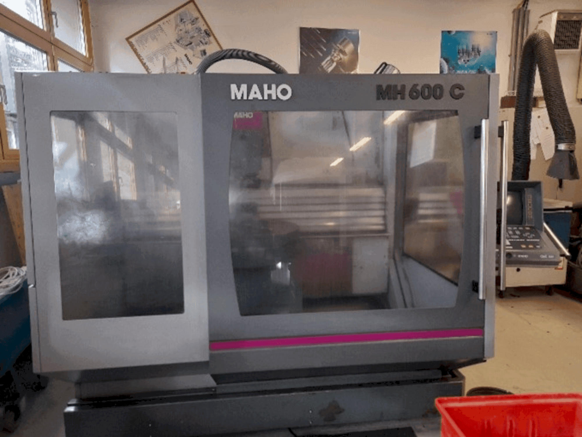 Vooraanzicht van MAHO MH 600 C machine