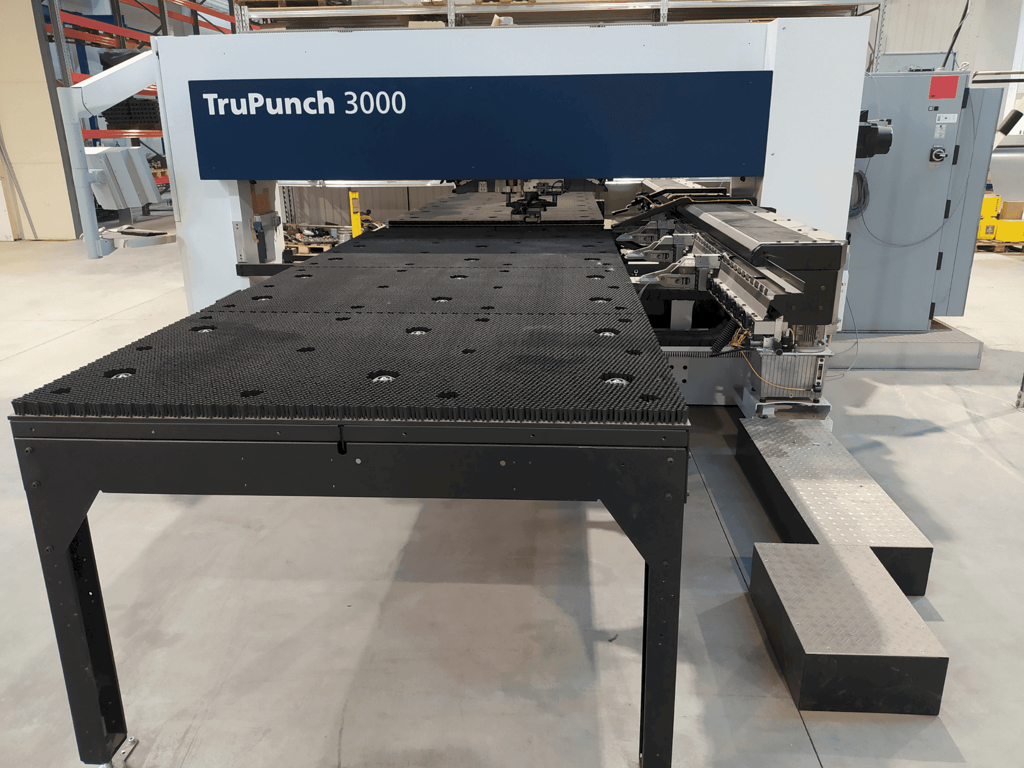 Vooraanzicht  van TRUMPF TruPunch 3000  machine
