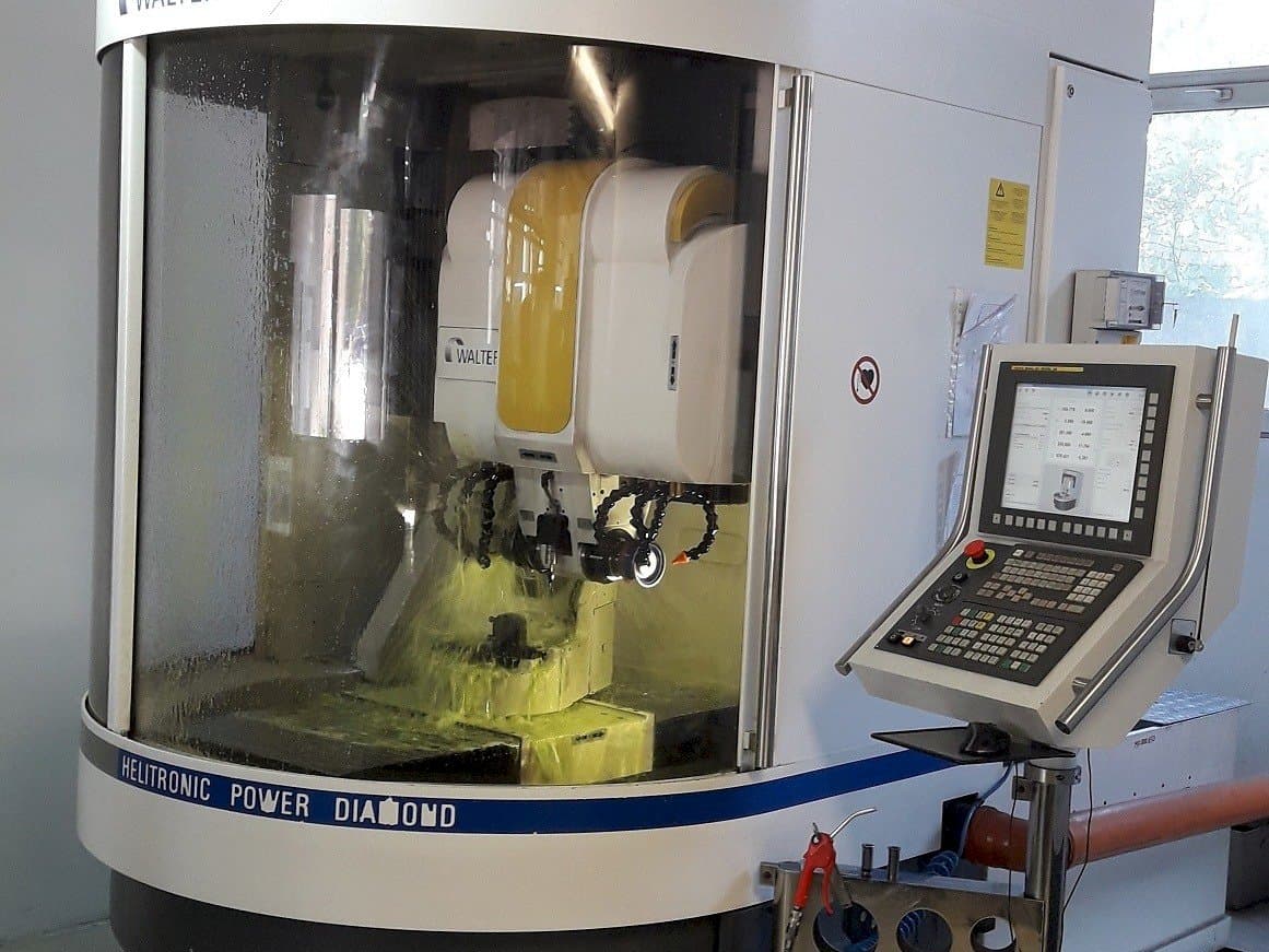 Vooraanzicht  van Walter Helitronic Power F  machine