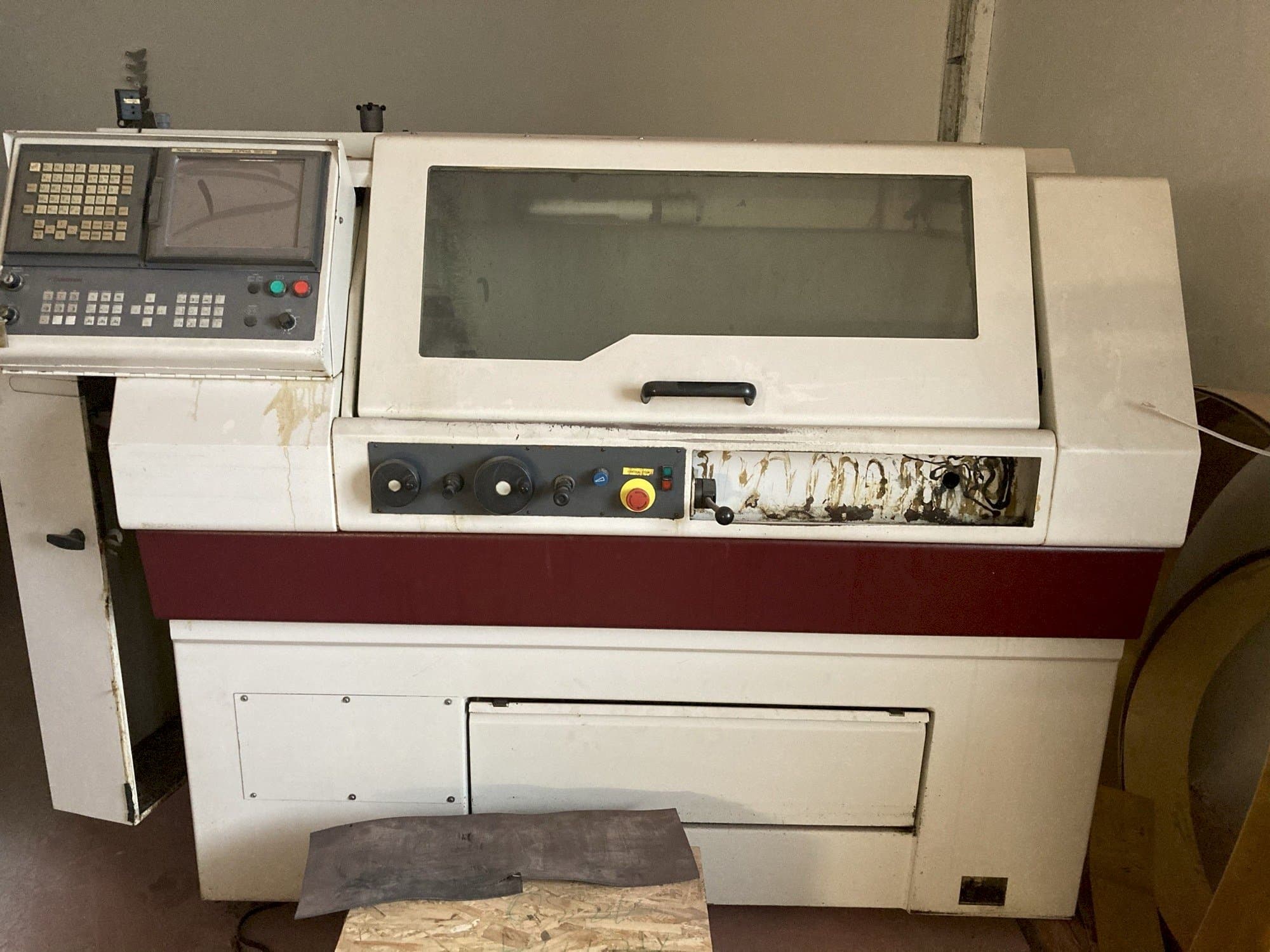 Vooraanzicht van Harrison Alpha 1330S machine