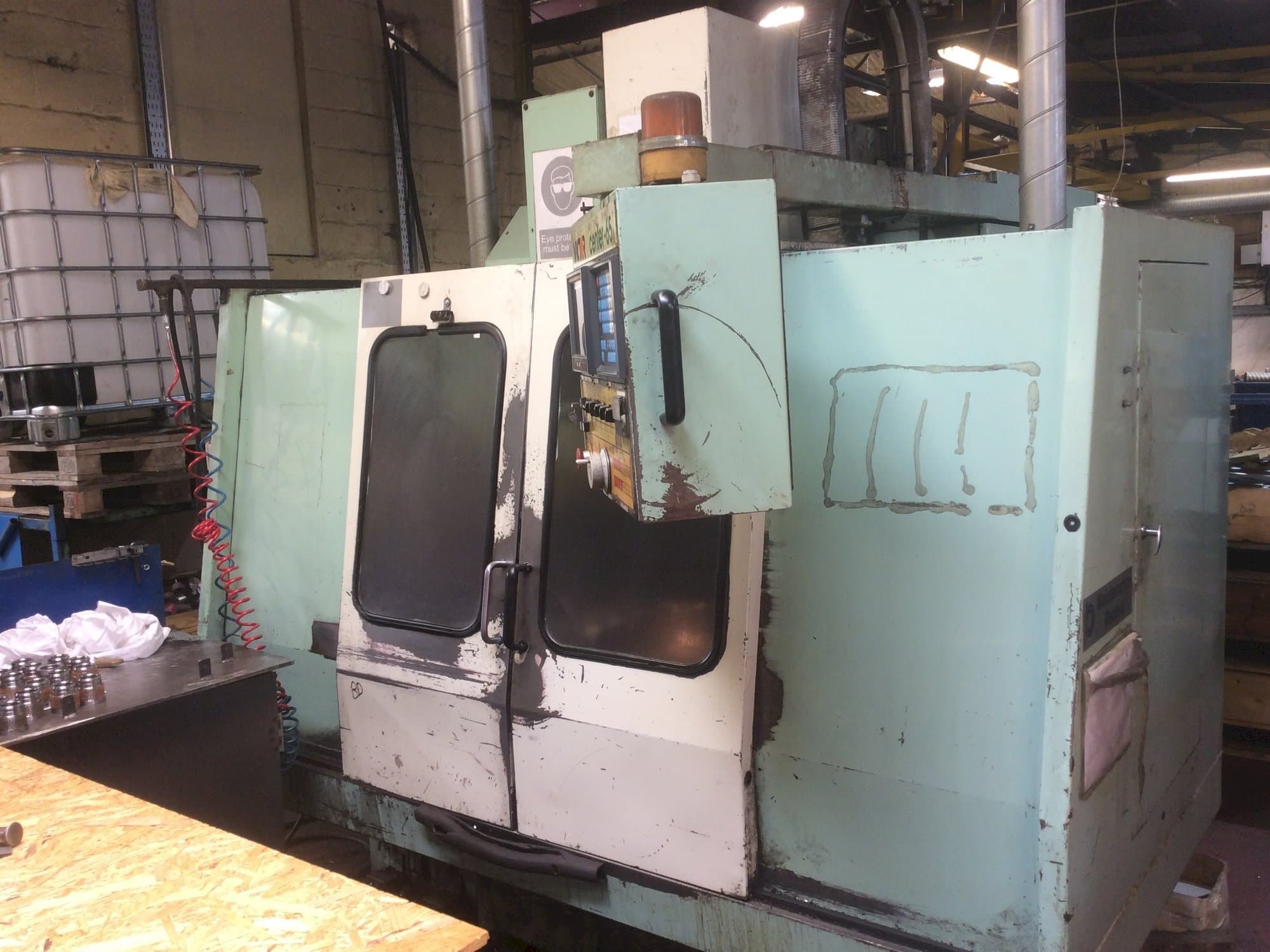 Vooraanzicht van Victor V Center-65 machine