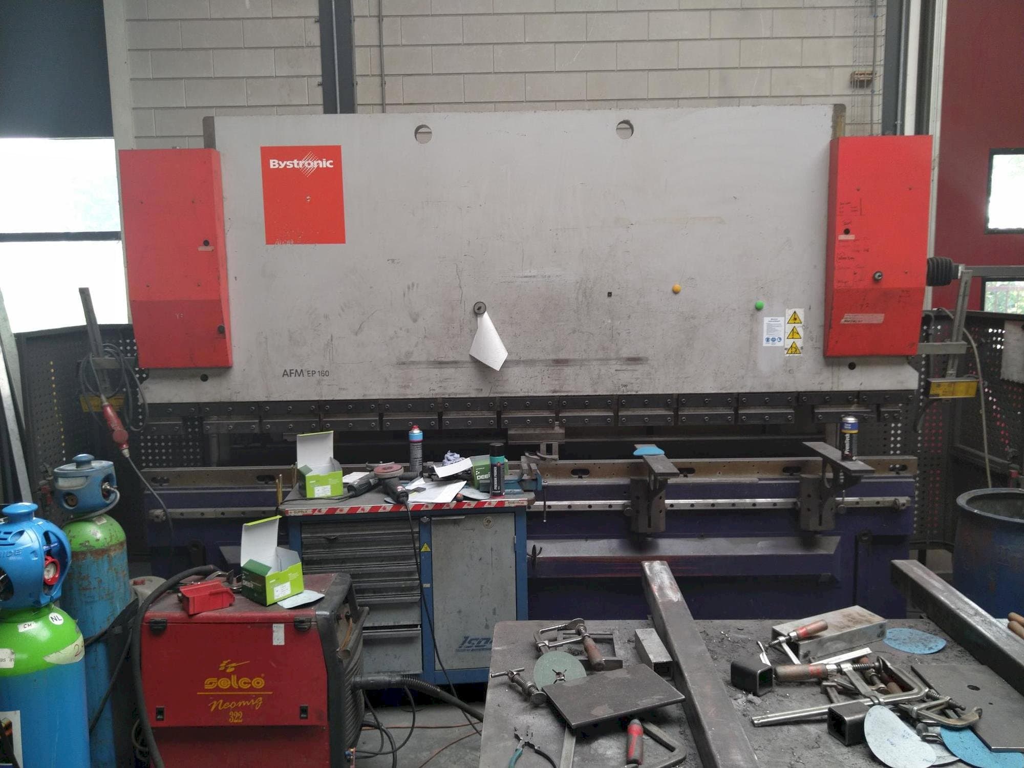 Vooraanzicht van Bystronic EP40-160 machine