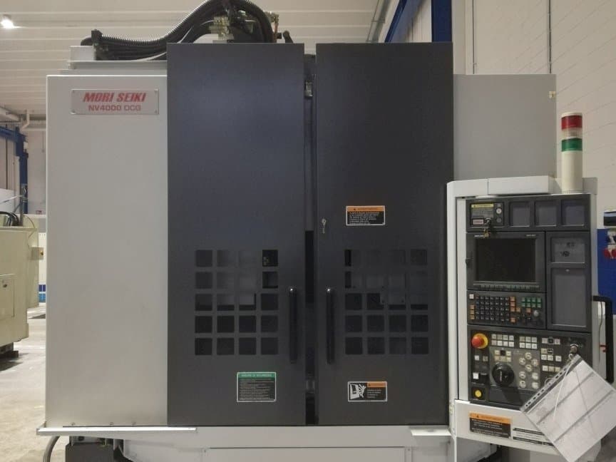 Vooraanzicht van MORI SEIKI NV 4000 DCG machine