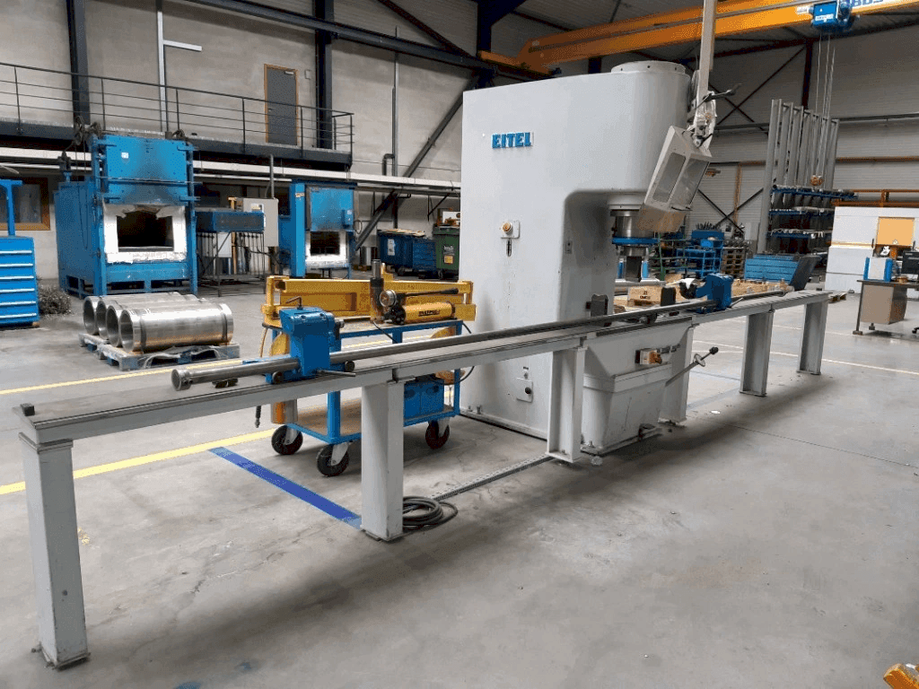 Vooraanzicht van EITEL-PRESS RP 100 machine