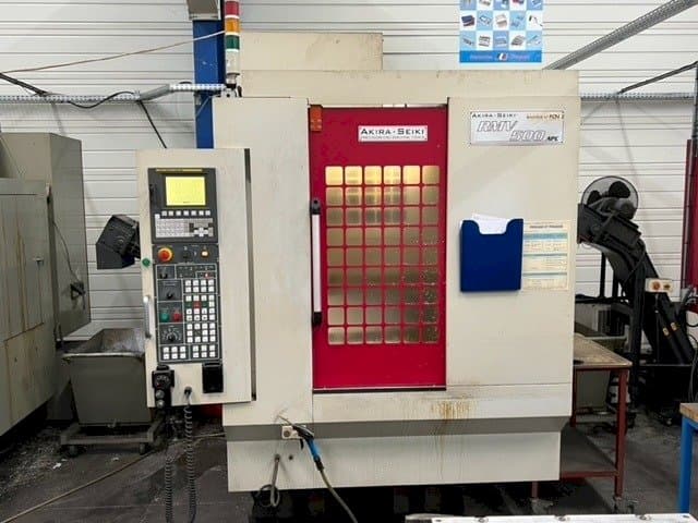 Vooraanzicht van Akira Seiki RMV500 APC machine