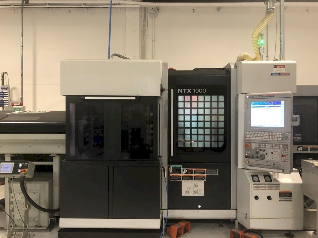 Vooraanzicht van MORI SEIKI NTX1000 machine