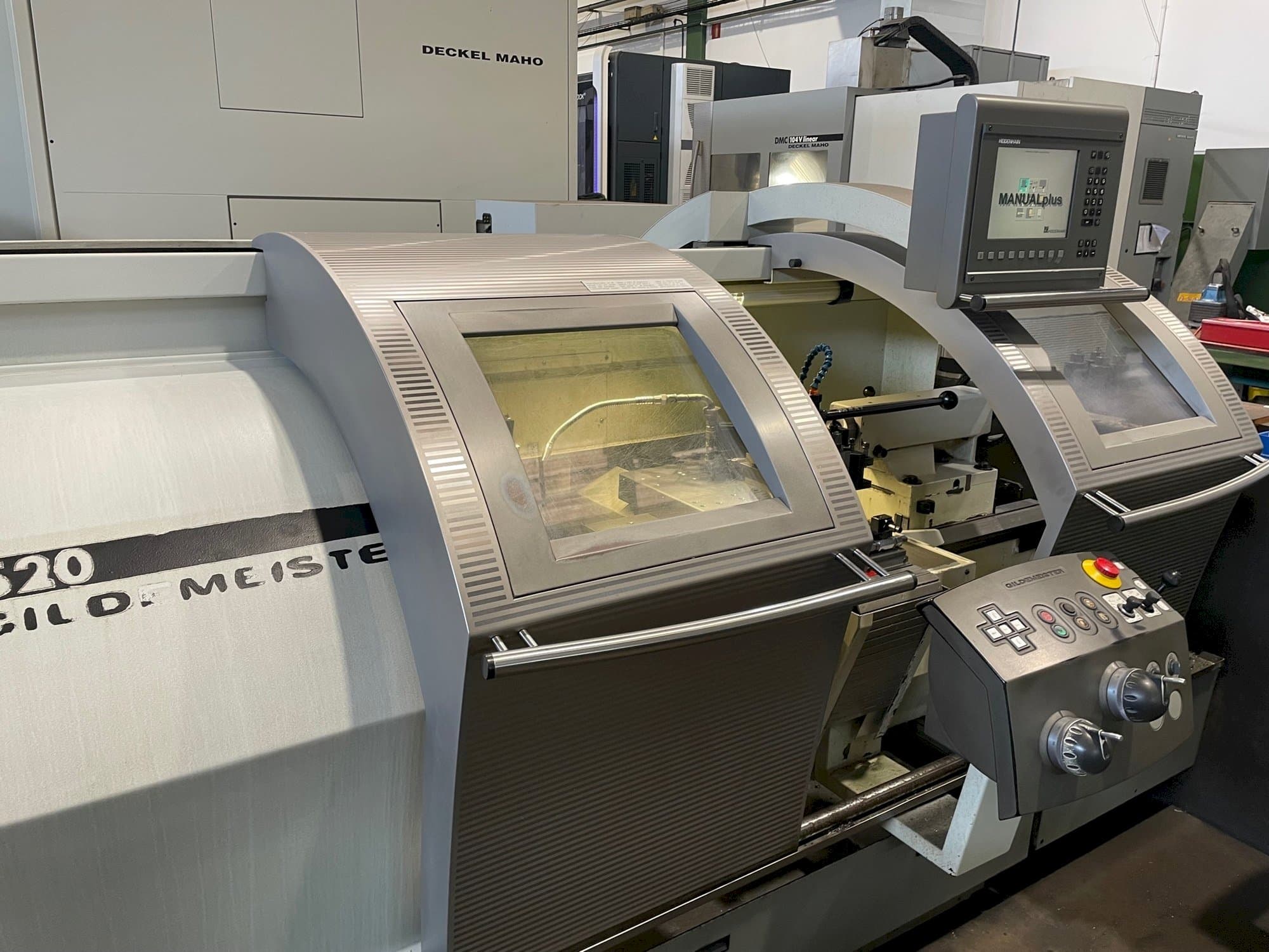 Vooraanzicht van Gildemeister NEF 520 machine