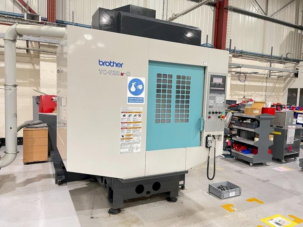 Vooraanzicht van Brother TC-S2DN-0 machine