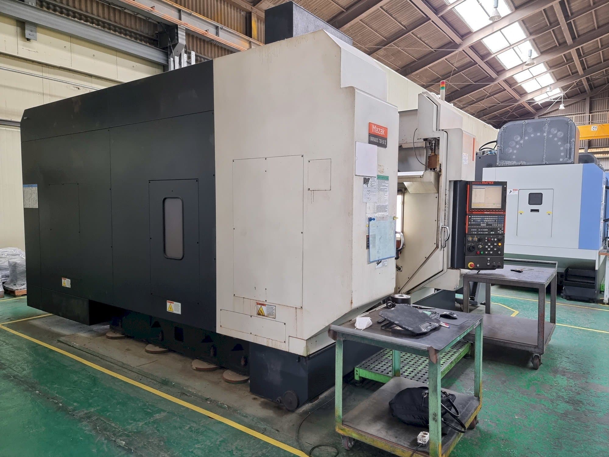 Vooraanzicht van Mazak VARIAXIS 730-5X II machine