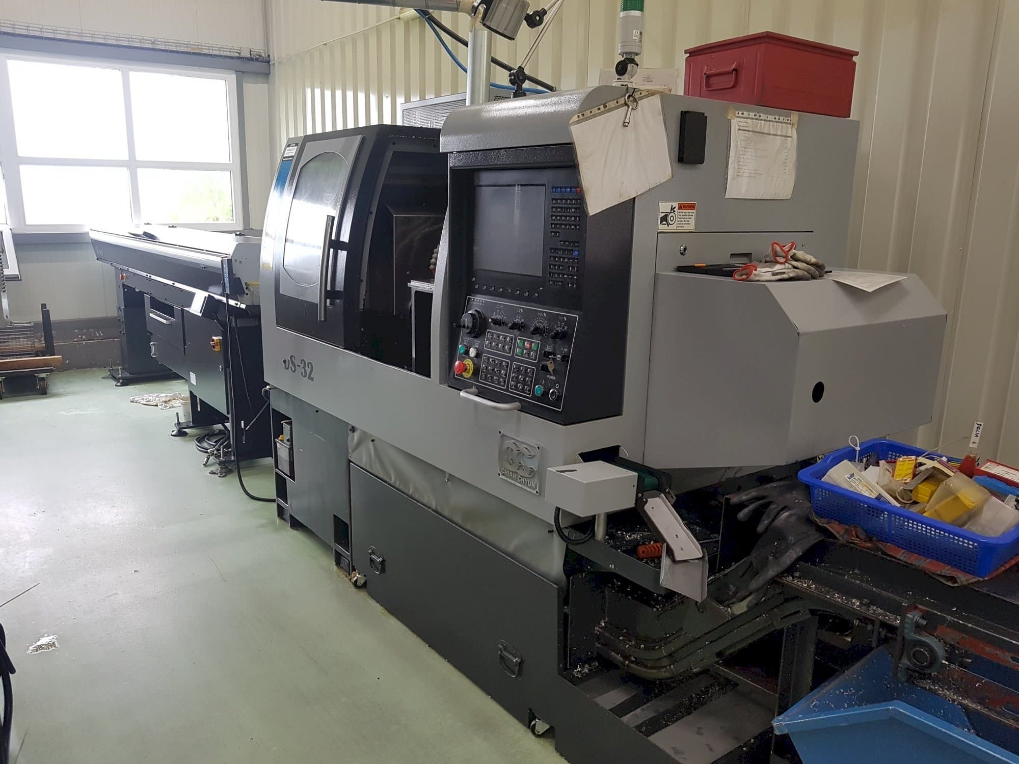 Vooraanzicht van Chiah-Chyun CDS-32 machine