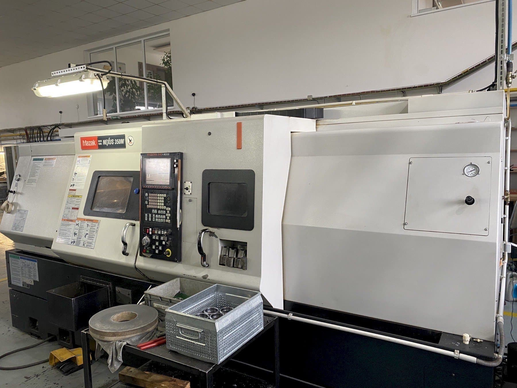 Vooraanzicht van Mazak QUICKTURN Nexus 350M machine