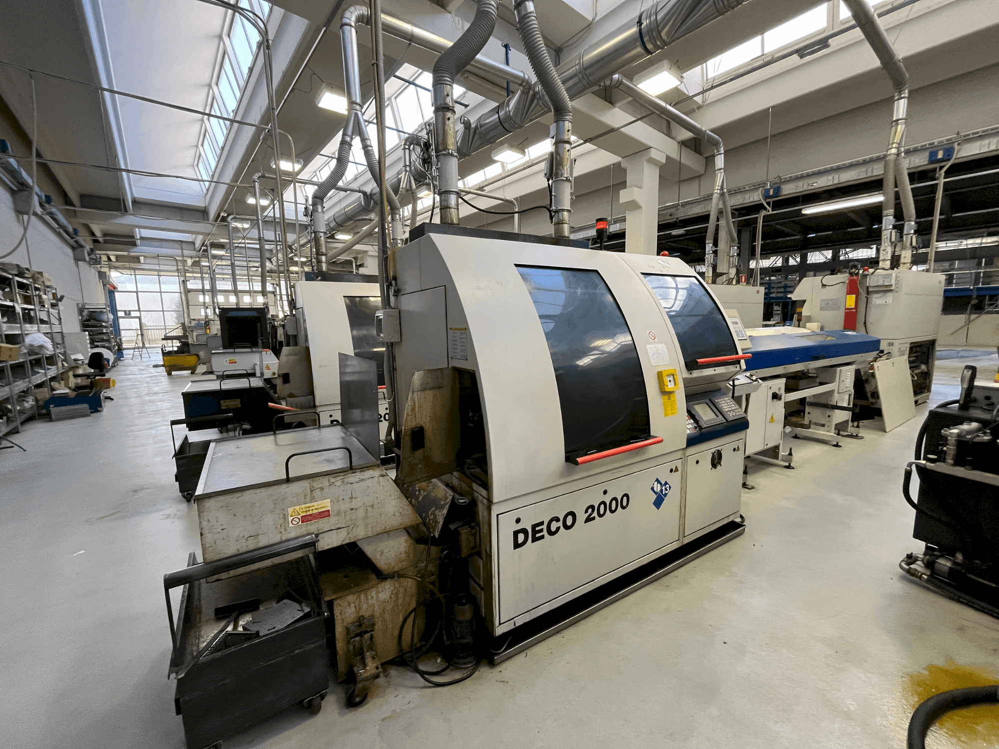 Vooraanzicht van TORNOS DECO 2000/13 machine