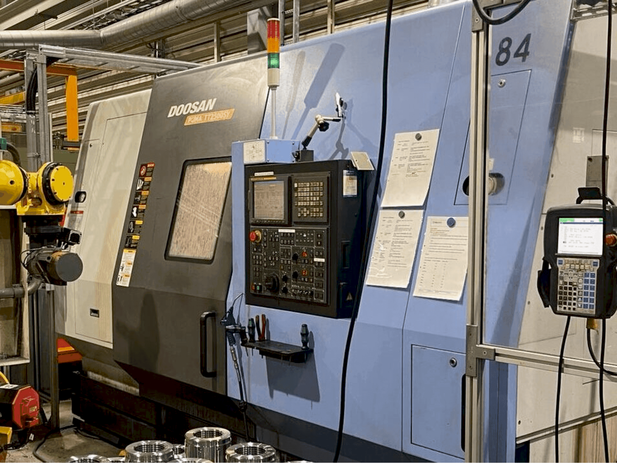 Vooraanzicht van DOOSAN PUMA TT 2500 SY machine
