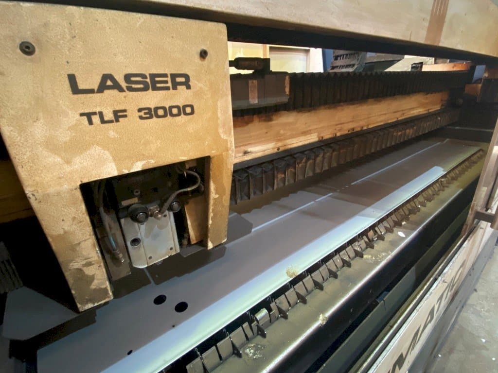 Vooraanzicht van Trumpf TRUMATIC L2530 machine