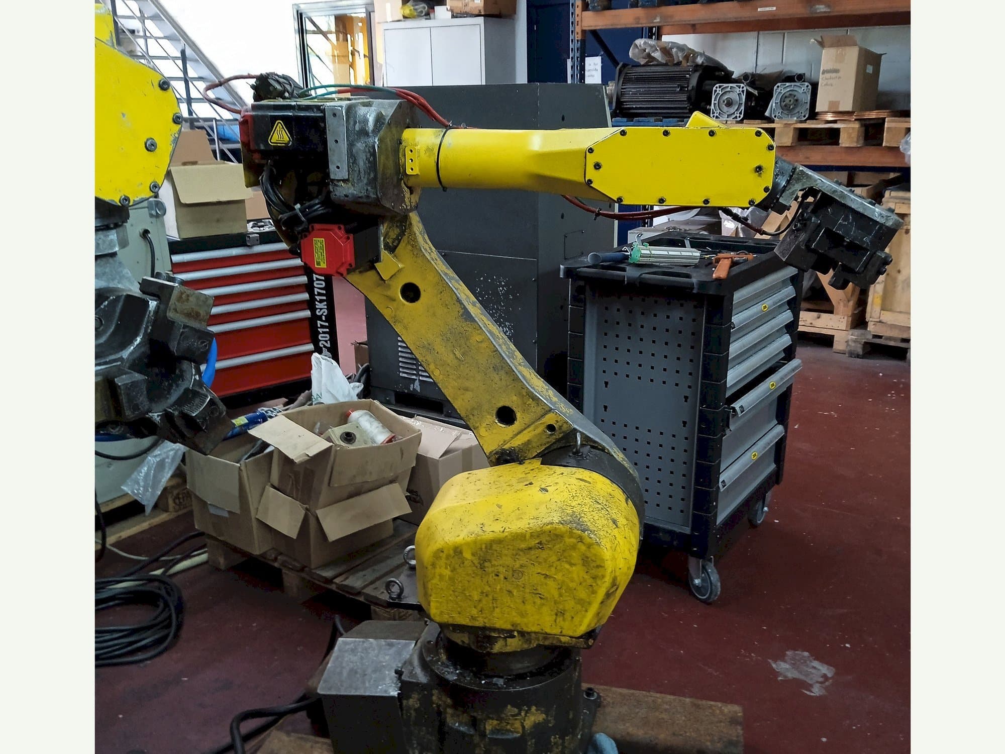 Vooraanzicht  van FANUC M-16IB  machine