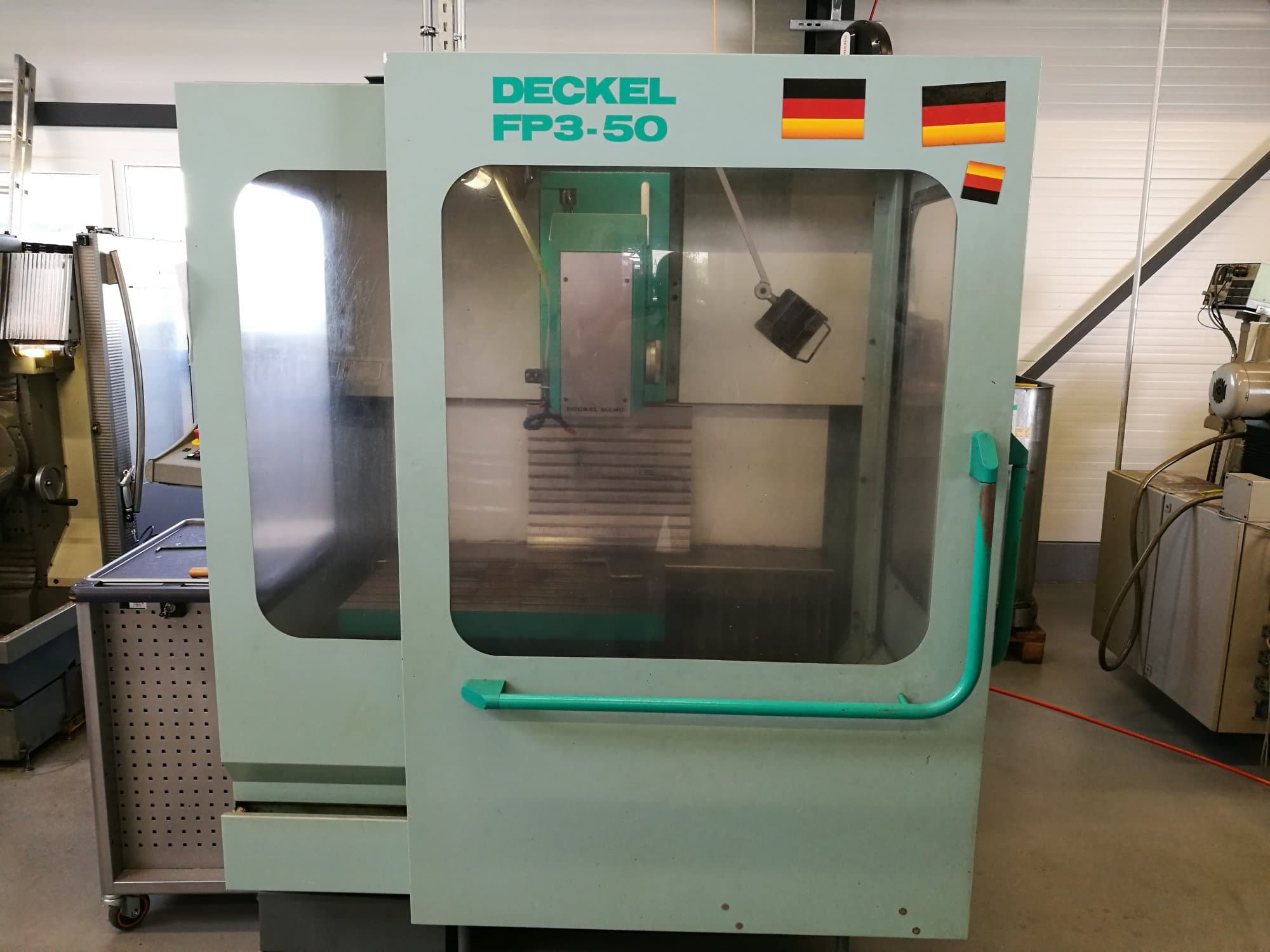 Vooraanzicht van DECKEL FP3-50 machine