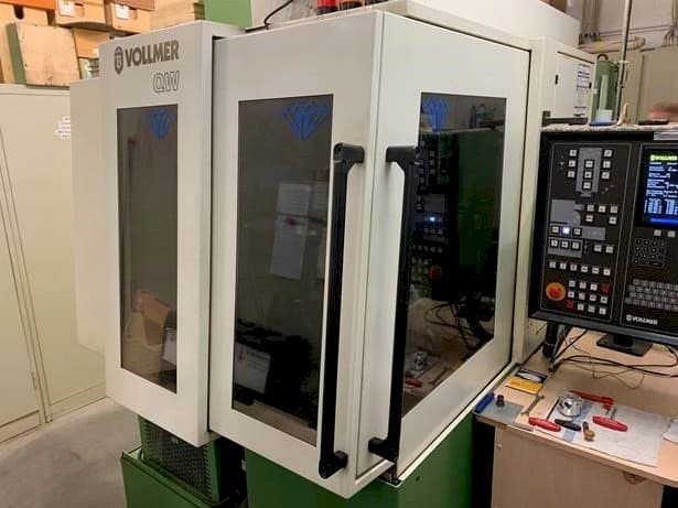 Vooraanzicht van VOLLMER QW72 P machine