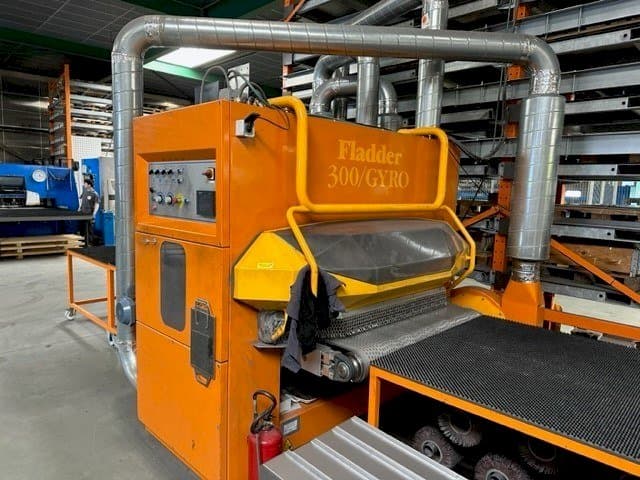 Vooraanzicht  van Fladder 300/GYRO-1300 VAC  machine