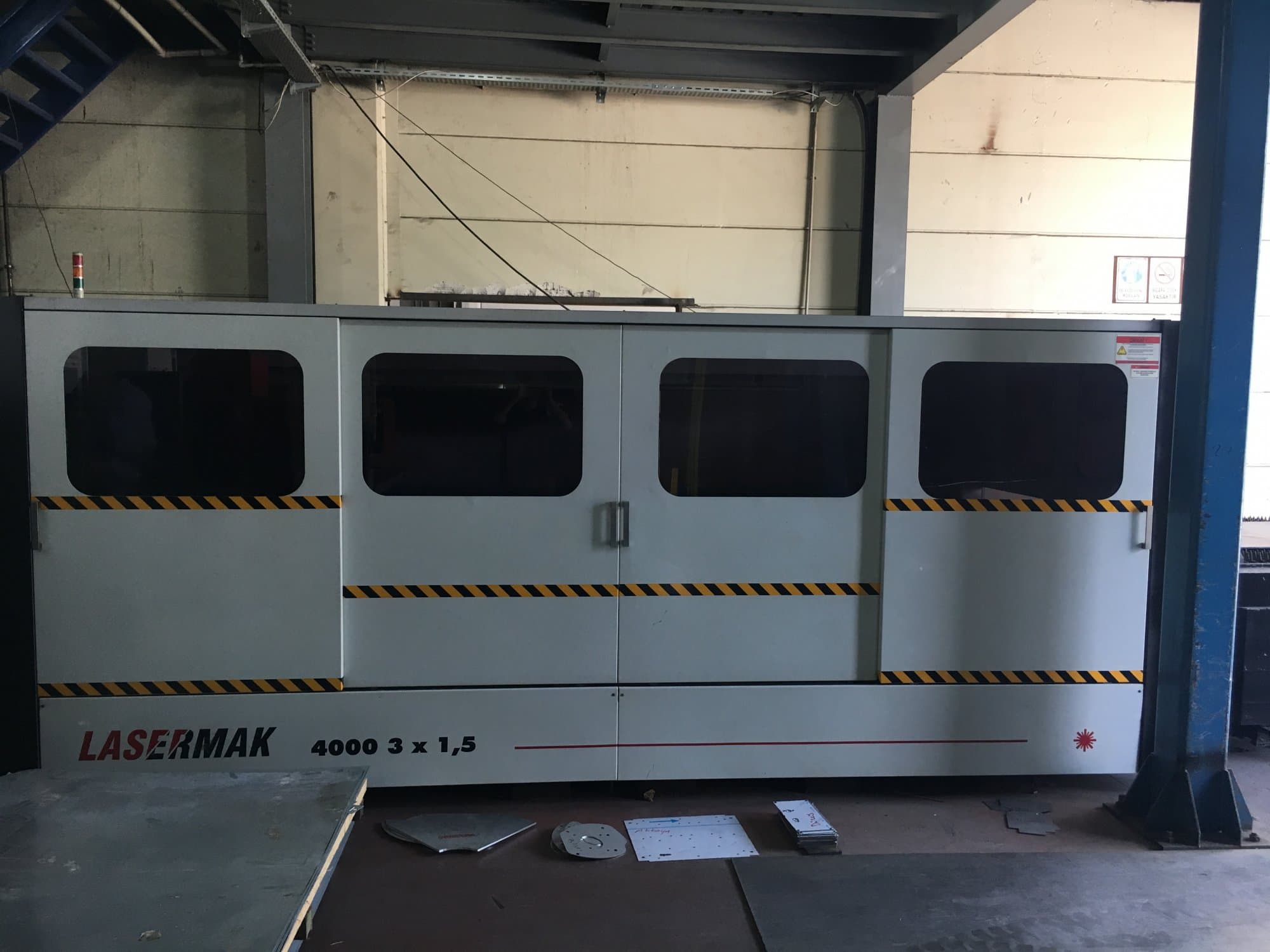 Vooraanzicht van ERMAKSAN LASERMARK 4000 3x1,5 machine