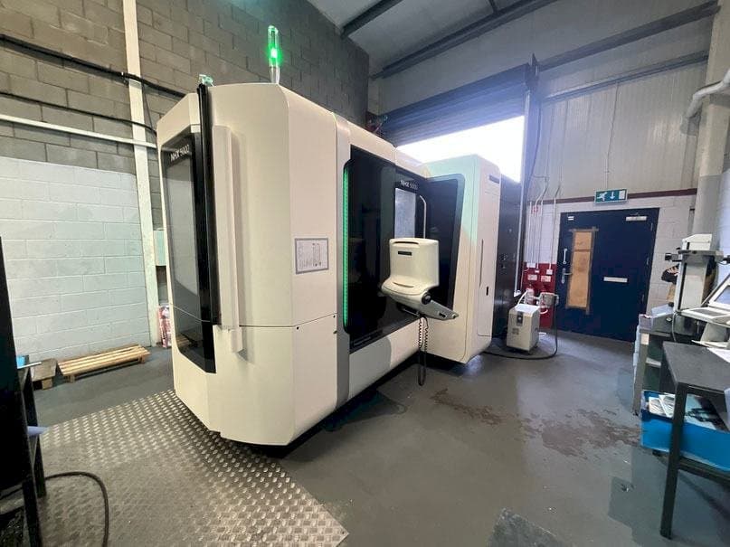 Vooraanzicht van DMG MORI NHX 5000 machine