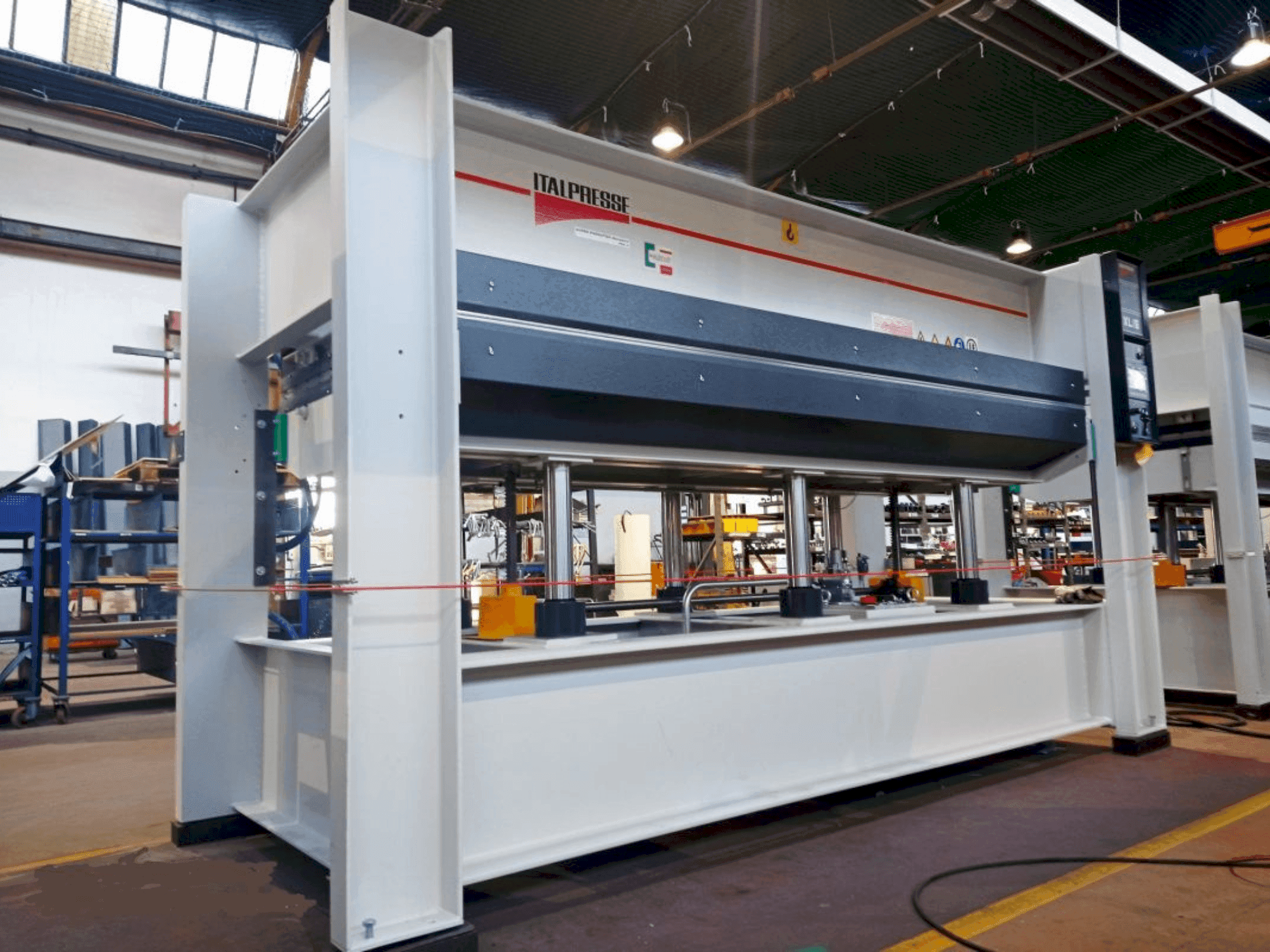 Vooraanzicht van ITALPRESSE XL/6 30-13 PM BO machine