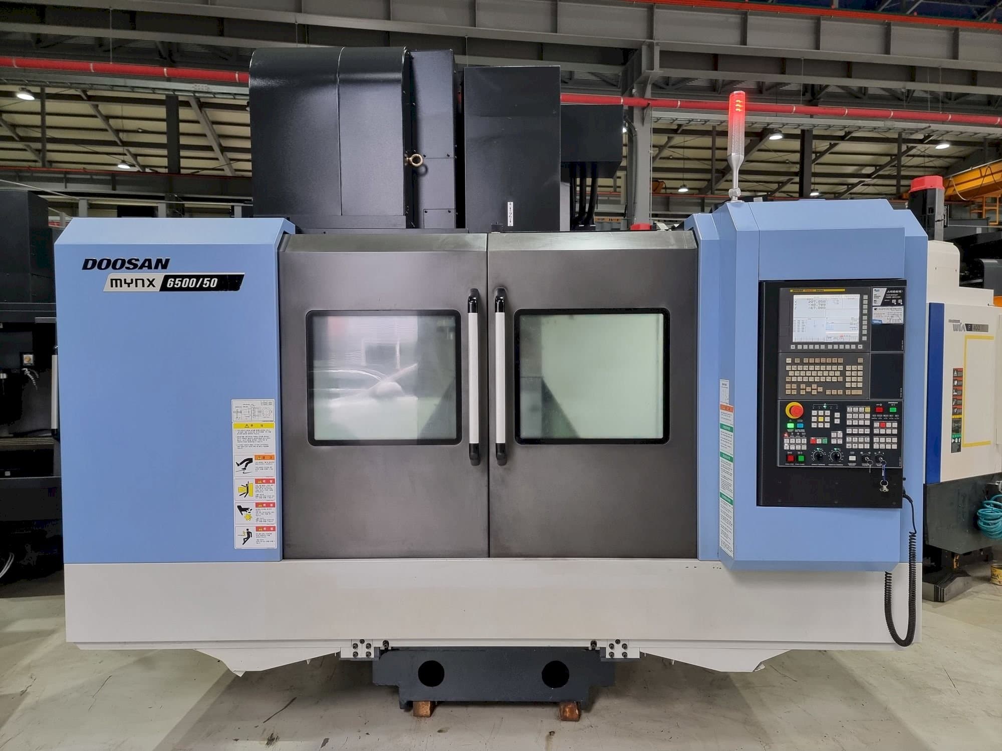 Vooraanzicht van Doosan MYNX 6500/50 machine