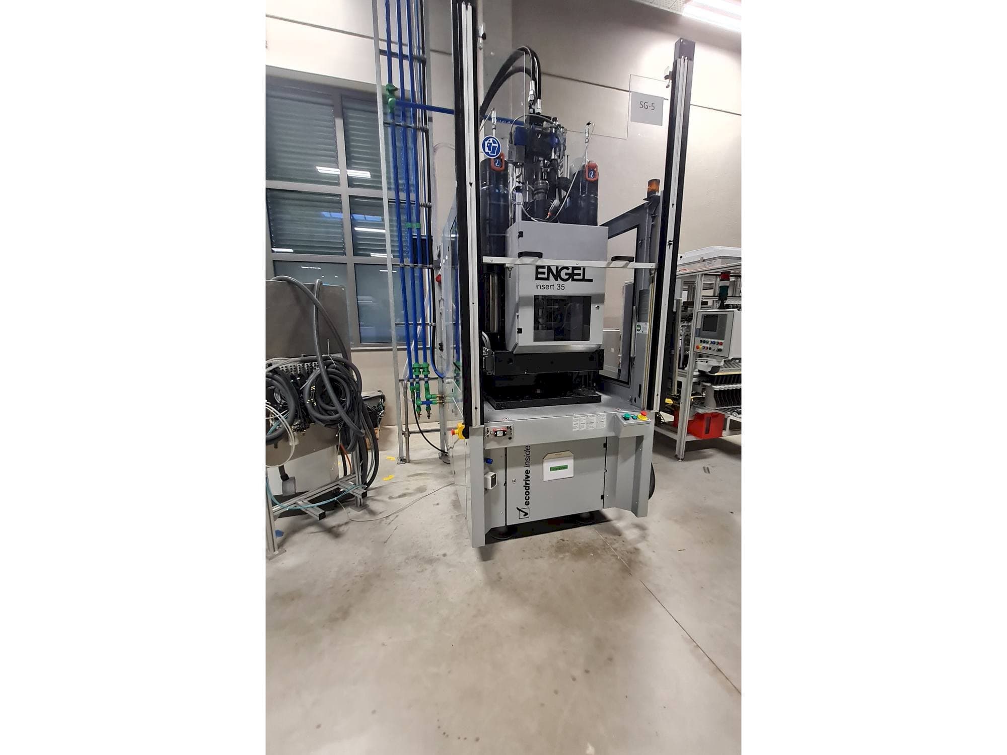 Vooraanzicht  van Engel insert 60V-35 single XS ecodrive  machine