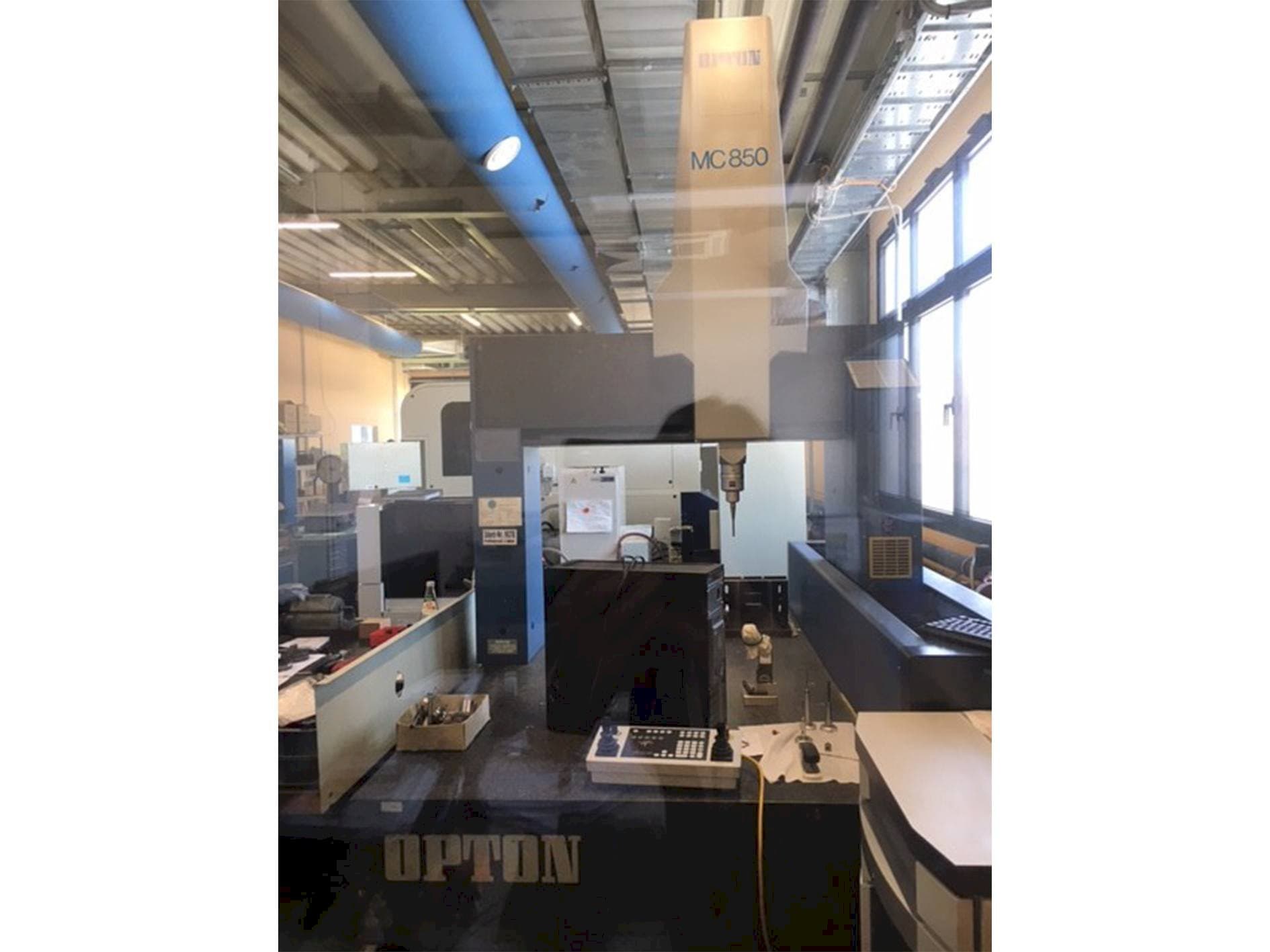 Vooraanzicht van ZEISS Opton MC 850 machine