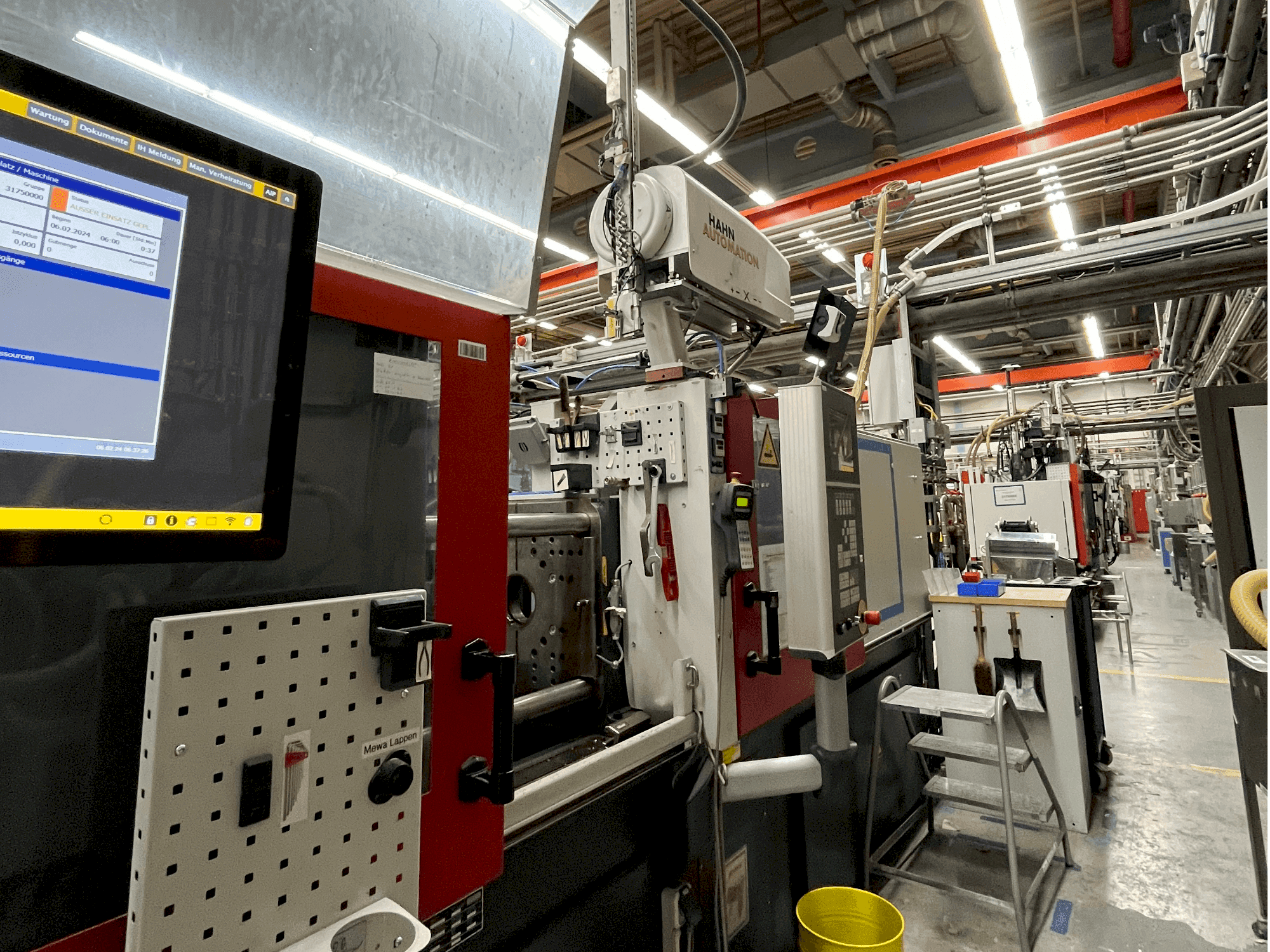 Linkerzijdeaanzicht van FERROMATIK EE 75 machine