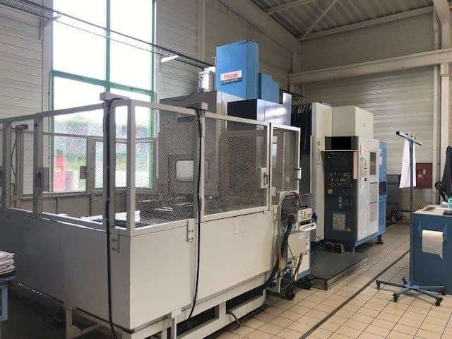 Vooraanzicht van Mazak AJV 65 machine